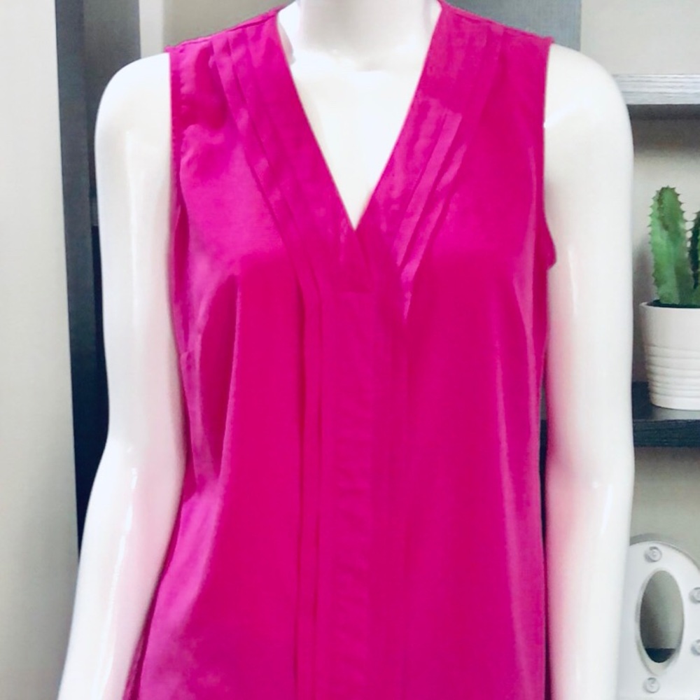 Banana Republic! fuschia tee
